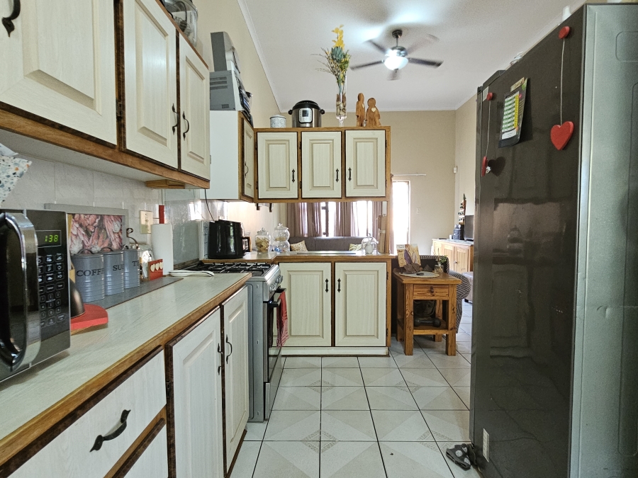 2 Bedroom Property for Sale in Rhodesdene Northern Cape